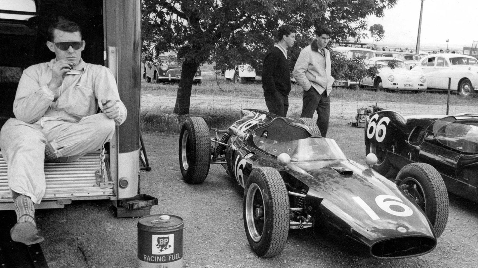 Bib Stillwell’s mechanic guards Cooper T53