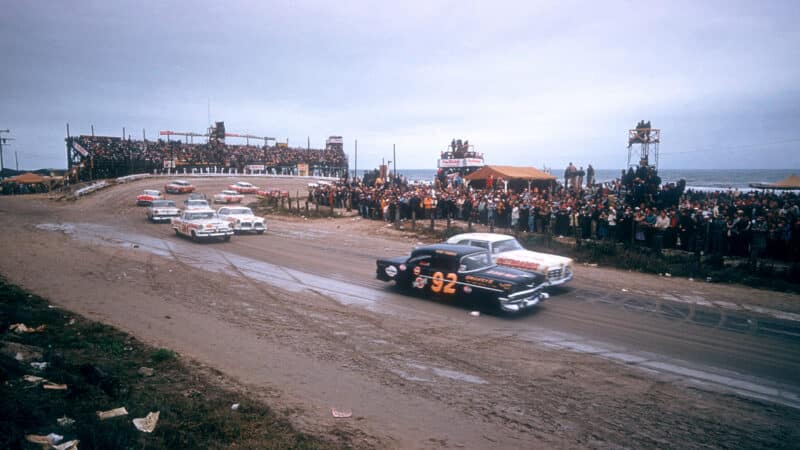 Herb Thomas leads NASCAR field in 1956 Daytona Beach race