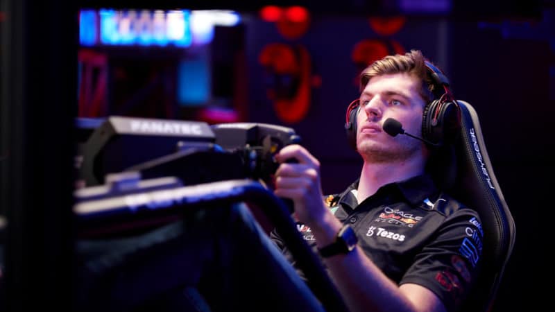 Max Verstappen sim racing